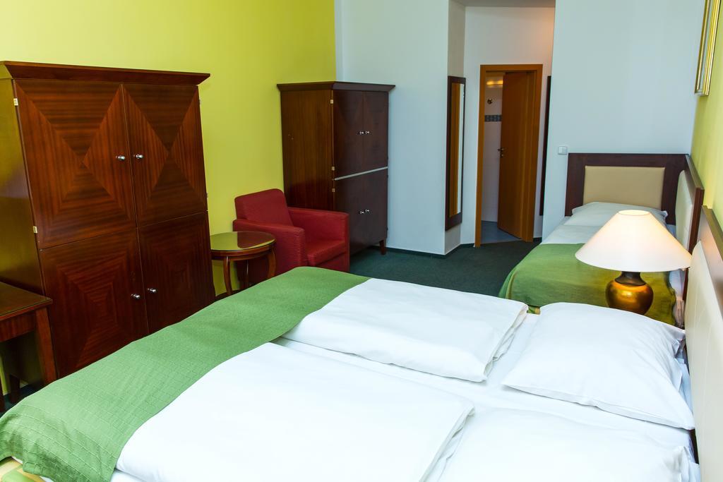 Abe Hotel Praha Bagian luar foto